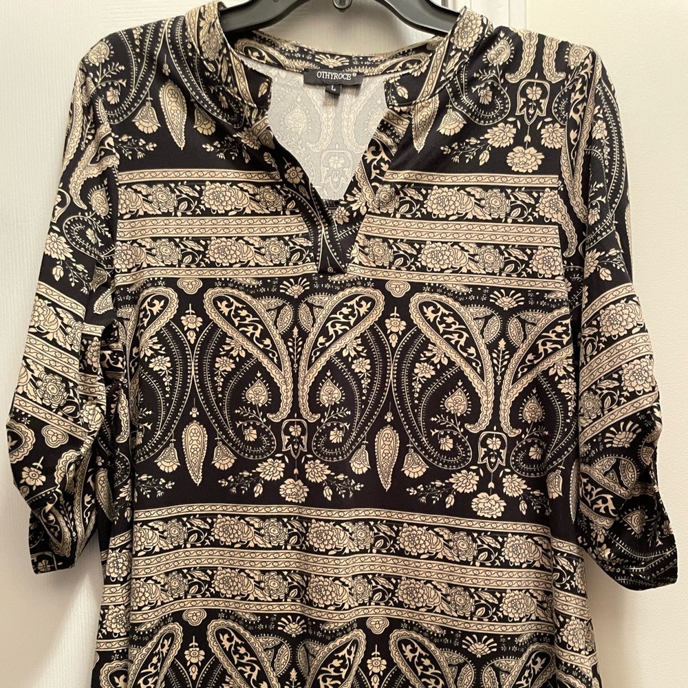 Othyroce Women’s Size Large Black & Tan Paisley Tunic w/3/4 Tab Sleeves, EUC